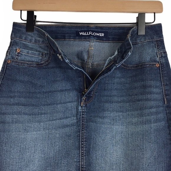 WALLFLOWER Skirt Denim Mini Raw Hem Whiskered Y2K Style Mean Girls Style Size 1 - Picture 3 of 6